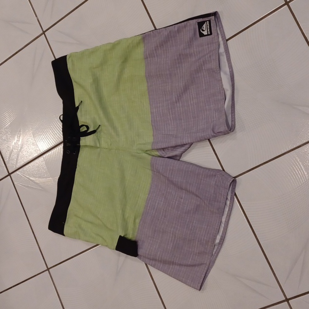 4/$40 Quiksilver Men's Lime and Gray Hybrid Shorts/Swimsuit - Fits Size XXL